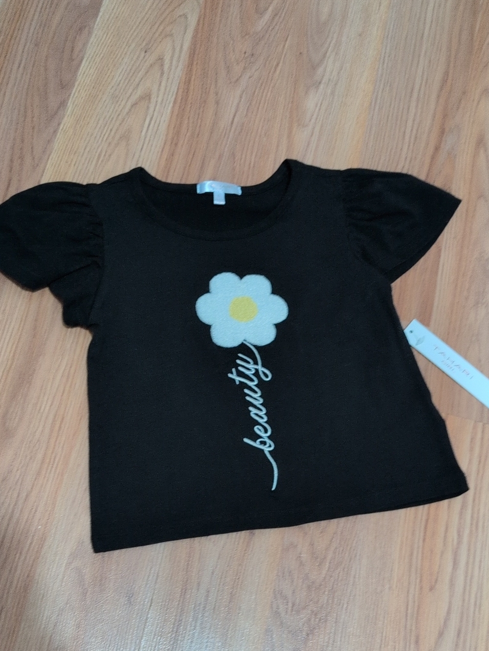 NWT Tahari Black Short Sleeve Tee with White Daisy and Yellow Center